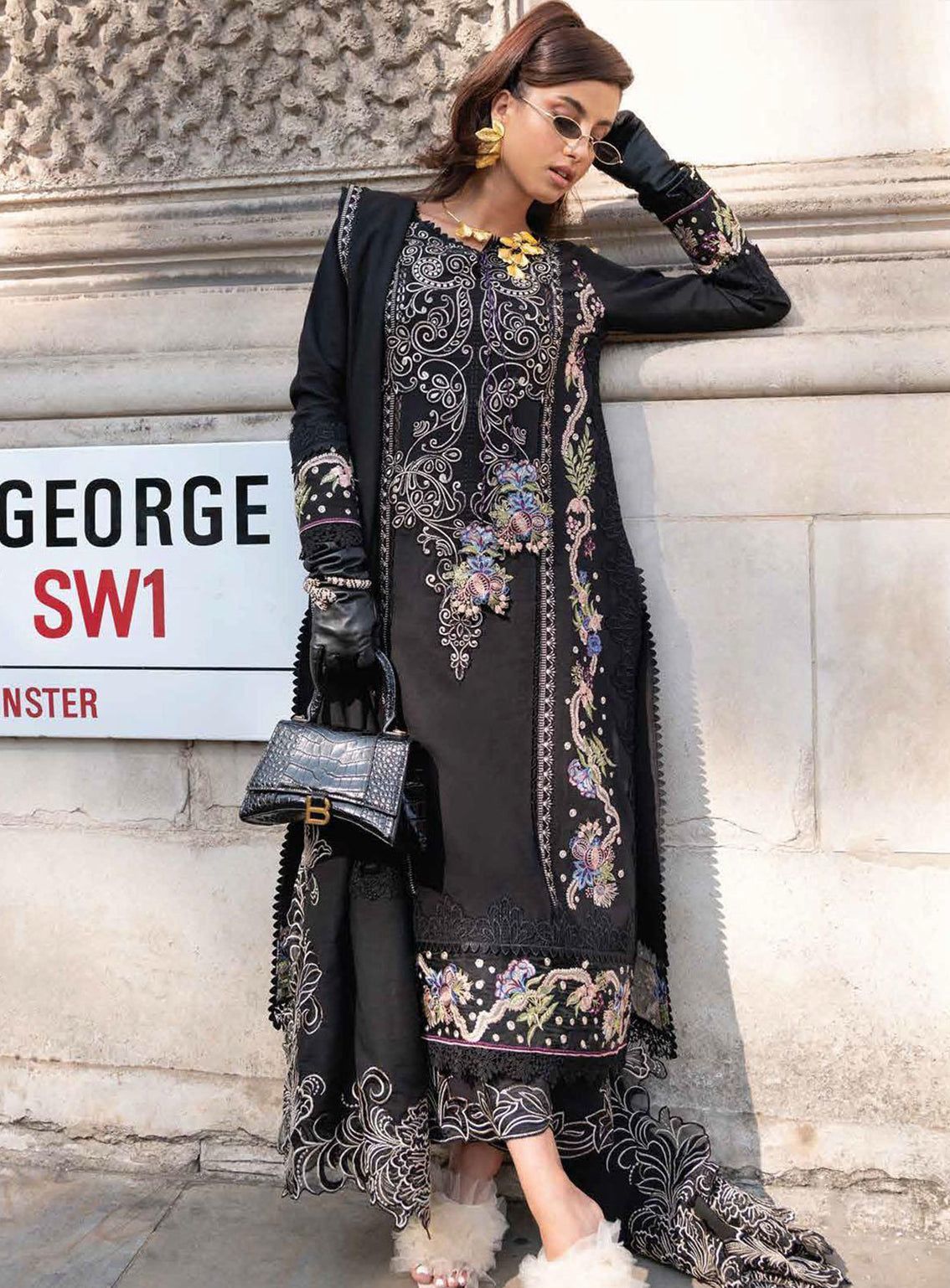 Code:5024-45 Category: 3 Piece Fabric: Pure Wool Dhanak